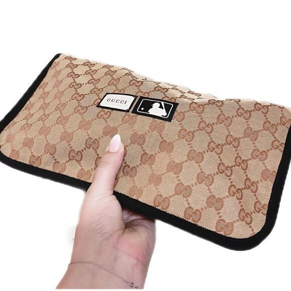 Authentic Gucci x MLB Limited Edition
Supreme Monogram Canvas Clutch / Pouch - Picture 7 of 13